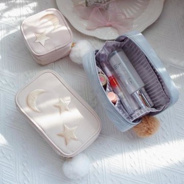 日系可愛星月毛球化妝包少女網紅便攜小手包旅行隨身化妝品收納包
