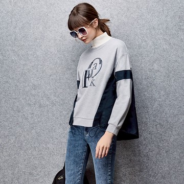 刺繡字母拼接上衣