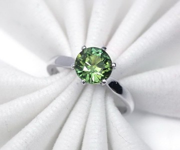 8mm 硬質綠寶石純銀戒指，婚戒或生日戒