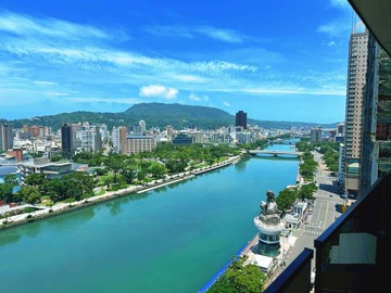 高雄港灣首排景觀三房美宅＋平面車位(首排最便宜)｜高雄市前金區河東路