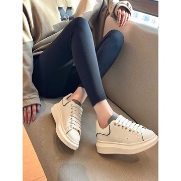 麥昆百厚底小白鞋女2025新款冬季加絨鞋子女百搭小個子內增高女鞋