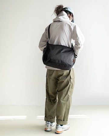 超輕無感背負側背包多口袋通勤出遊簡約設計感斜挎包