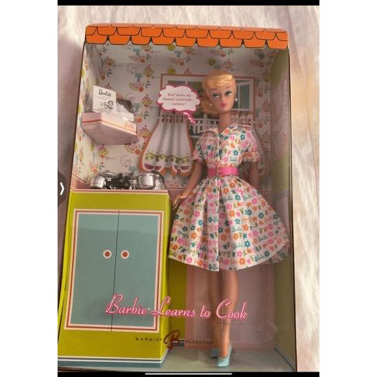 Barbie バービーはシルバートーン調理器具で人形を調理することを学び