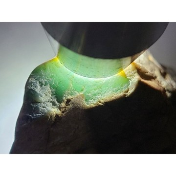 【七彩翡翠】危料 瓜料 瓜地馬拉 脫砂 發黑 原石 賭 冰種 牌子 戒面 台灣出貨  g
