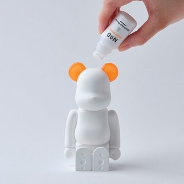點綴生活日常【日本BE@RBRICK】庫博力克香氛熊彩色耳朵版 (橘色-木質柑橘香氛) 香氣 紓壓 擴香 居家擺設 好友 生日禮 情人節禮物
