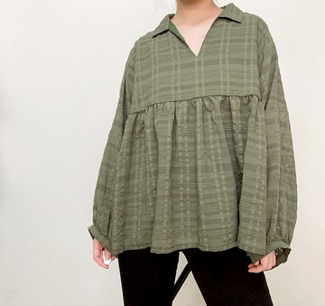 開襟V領泡泡袖上衣