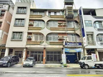 鼓山柴山內惟美術館核心騎樓透天店住｜高雄市鼓山區青泉街