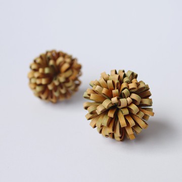 06:48 AM 毬 / YELLOW 皮革耳環 / 耳針耳夾 / 黃銅耳環 / 皮革球