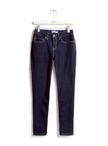 SOMETHING｜女裝｜四面彈力提臀丹寧窄管直筒蜜桃褲