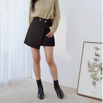 Merite｜雙釦斜片牛仔短裙