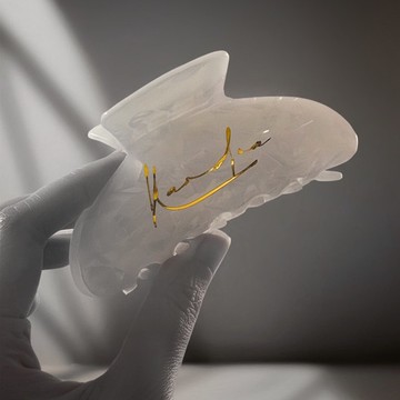 客制名字幻彩鯊魚夾 (金色名字貼面)