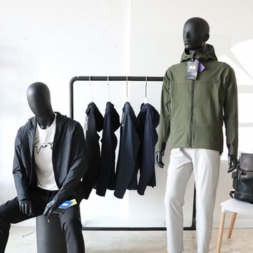 外貿高端尾單戶外輕量型軟殼防水沖鋒衣男士運動透氣連帽夾克外套