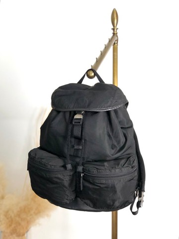 【VintageShop solo 日本直送中古包專賣店】PRADA 普拉達 後背包 黑色 三角標誌 尼龍 雙肩包 vintage 古董 cdmpeg