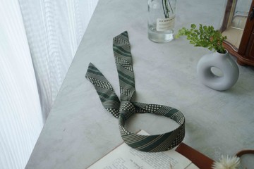 古董領帶改造手工髮箍-絲質森綠色復古飄帶髮帶式髮箍