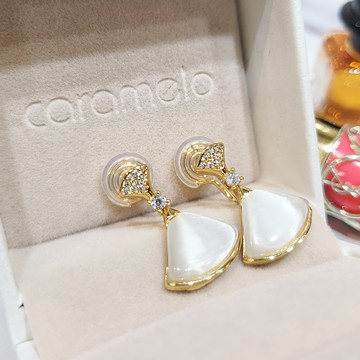 【焦糖小姐 Ms caramelo】夾式耳環 白母貝耳環 鋯石耳環