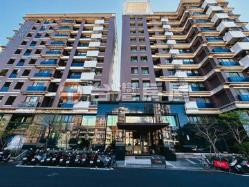 南區布拉格輕屋齡三房平車｜台中市南區德富路