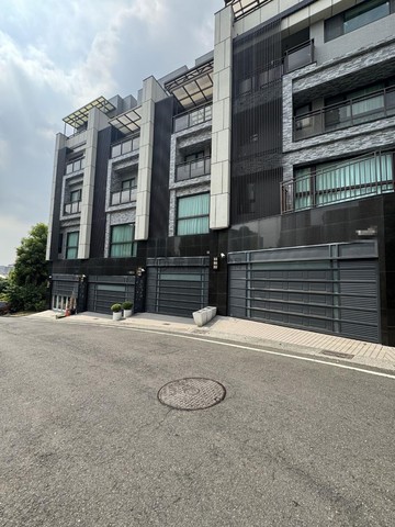 ✨6年新屋丨果嶺自然公園丨大地坪面寬電梯車墅｜高雄市鳥松區球場路