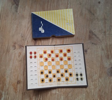 蘇聯拉脫維亞便攜式西洋跳棋組 — USSR 時期的復古旅行西洋跳棋