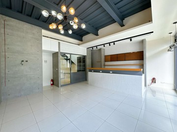 綠氧森✿大面寬一樓+夾層漂亮店面配平車｜高雄市鳳山區誠群街