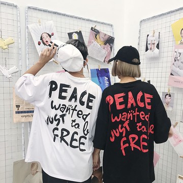 FINDSENSE Z1 日系 時尚 潮 男女情侶裝 休閒 寬鬆 五分袖 塗鴉字母印花 短袖T恤 特色短T