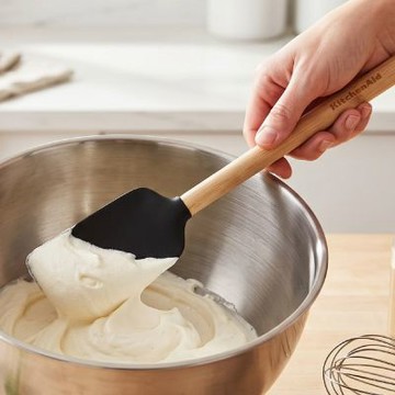 《KitchenAid》美國 不沾鍋竹柄矽膠刮刀(墨黑33.5cm) | 攪拌刮刀 奶油刮刀 抹刀