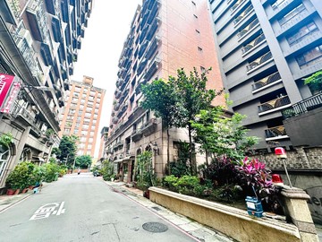 【麗池花園三改二房＋坡平車位｜章魚公園旁】｜新北市板橋區金門街