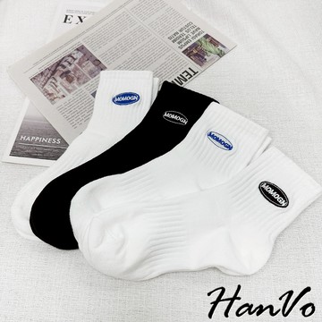 【HanVo】天天出貨 男款橢圓刺繡小標籤中筒襪 韓系透氣親膚棉質襪 韓系襪子 男襪 中筒襪 男生配件 B07-7005