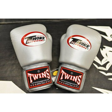 『VENUM旗艦館』Twins泰國 手工真皮14oz拳擊手套-銀色~Everlast Top Kings拳擊參考