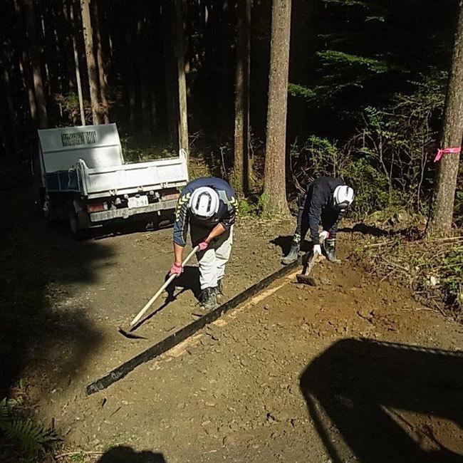 横断排水溝用ゴム板 山道 林道 農道保護 補強布 厚さ5mmx幅180mmx長さ2500mm程度