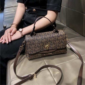 香港品牌包包女斜挎包2025新款高級氣質手提小方包真皮單肩包小包