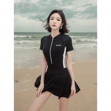 高級感泳衣女連體2025新款高級感保守遮肚顯瘦泡溫泉專業大碼泳裝