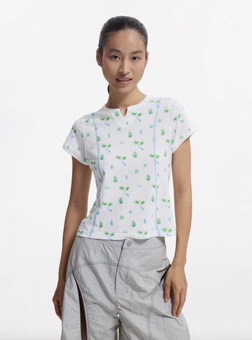 返璞歸真 植物昆蟲碎花緊身短袖T恤