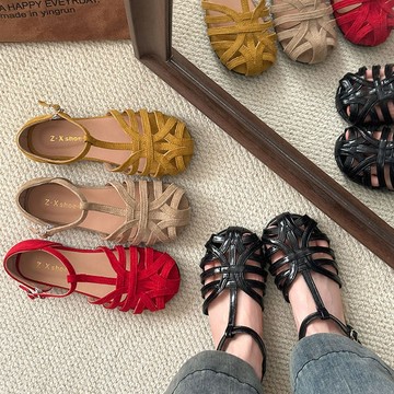 【現貨出清】氣質純色線條拼接金屬釦圓頭平底涼鞋．白鳥麗子