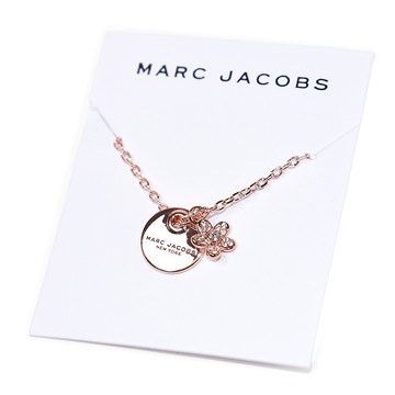 MARC JACOBS 圓牌LOGO晶鑽小雛菊鎖骨練-玫瑰金