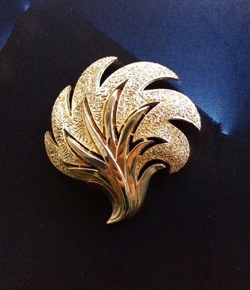 Vintage Jewelry 西洋古董飾品 TRIFARI 金色調 花葉形 別針