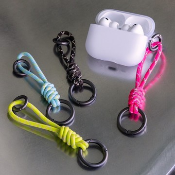 ESSENTIALS | AirPods Pro 3 防塵防撞半透明軟膠保護殼附手繩