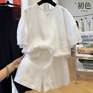 初色 休閒純色圓領短袖T恤上衣女上衣+純色休閒褲寬褲短褲-共2色-13557(M-2XL可選)