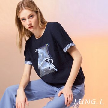 LUNG.L林佳樺  深藍立體線條膠印反摺袖短袖女裝上衣 LW33A