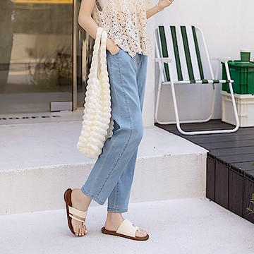 輕丹寧舒適鬆緊腰頭窄管長褲-OB嚴選