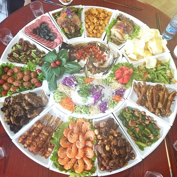 套盤拼盤家用圓形年夜飯過年餐具碗碟套裝組合團圓創意網紅輕奢