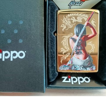 【現貨附發票】美國 Zippo 打火機 正品  *Mazzi作品收藏款* 鋼刀女武士 黃銅鏡面拋光 (型號29668)