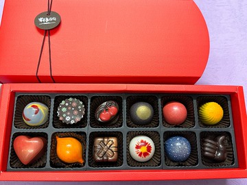 【幸福可可】繽紛巧克力禮盒-12入手工花式含餡巧克力