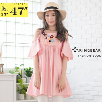 粉嫩可愛圖騰刺繡露肩波浪袖寬鬆娃娃裝長版上衣(粉L-3L) 眼圈熊 中大尺碼 U551