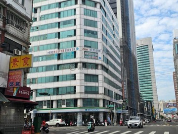 亞灣區三多百貨商圈辦公大樓｜高雄市前鎮區一心二路