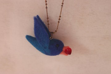 啣愛心的青鳥項鍊 深藍色 現貨款