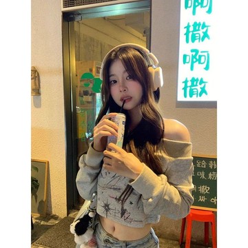 ♡ 𝑪𝒉𝒊𝒄 𝒖 ♡灰色印花一字肩長袖T恤女秋冬新款設計感小衆簡約休閒百搭上衣ins