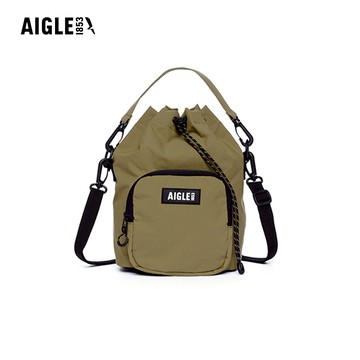 【AIGLE】4L 防潑休閒小側背包｜AG-4A509A187 橄欖油綠
