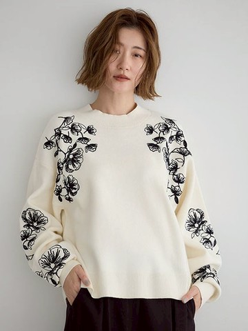 典雅花卉刺繡針織圓領上衣(07001092100) - YECCA VECCA