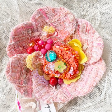 夢幻花朵胸針 No.73　手作饰品　獨一無二