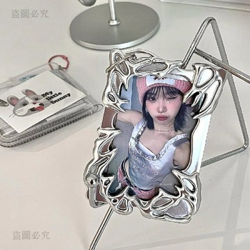 闆娘回饋🔔 無屬性電鍍異形卡套 愛豆追星高級感 ins小卡收納 XG拍立得照片 學生證件套 防刮透明 悠遊卡套 B9f2